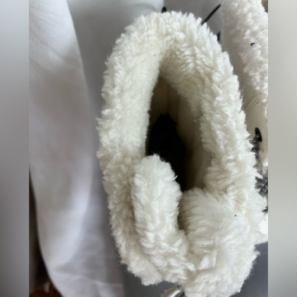 All in Motion waterproof snow boots - 3 - New! 🛍️ - Picture 5 of 7